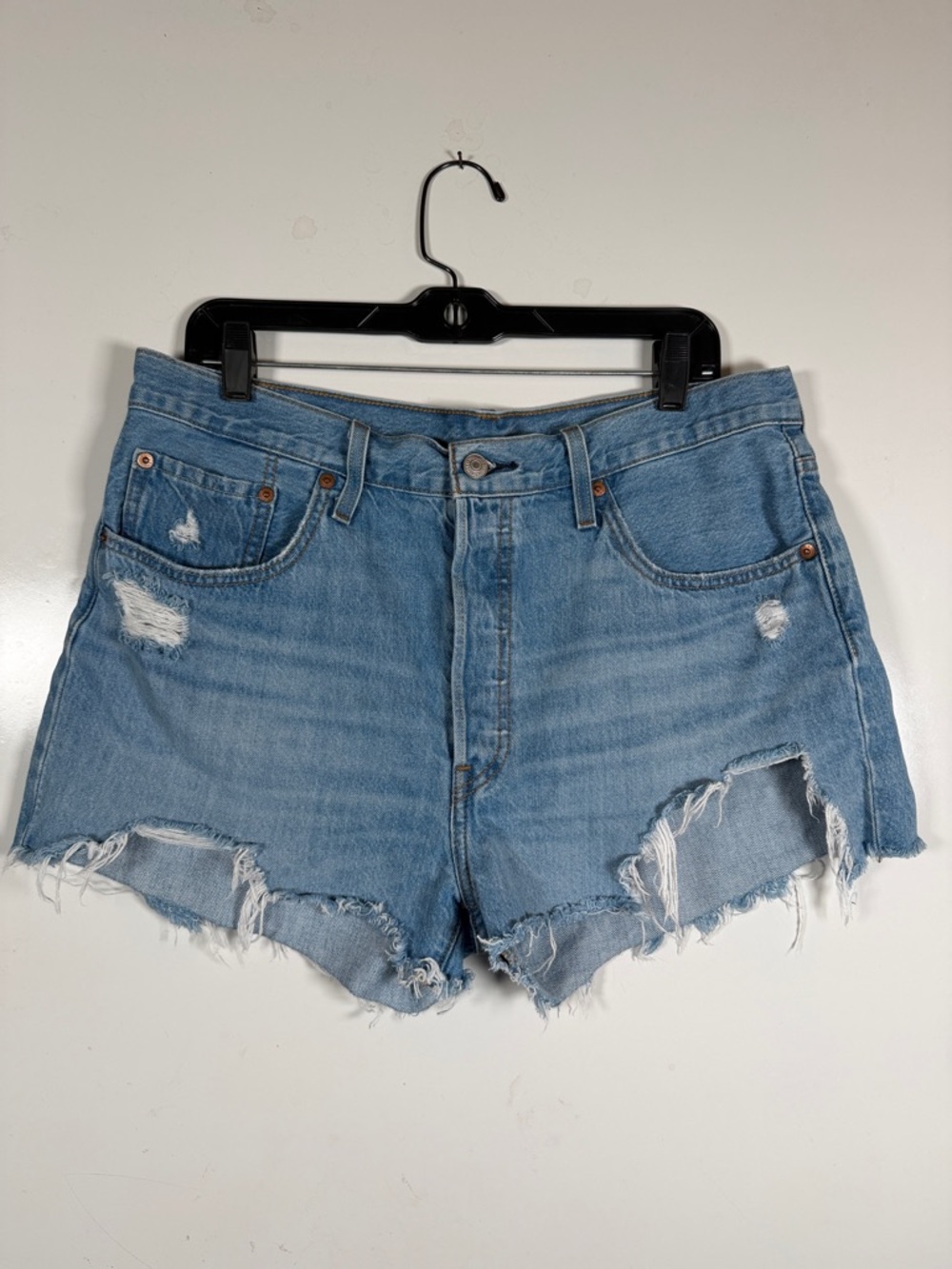 Classic Levi’s 501 Light Blue Distressed Denim Women’s Shorts Size 33